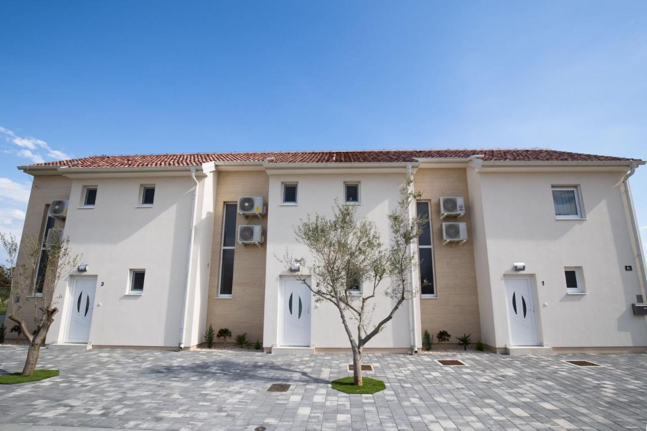 Beachfront Reiterer Villa V2 With Seaview 30 Meters From The Beach - Crowonder Luxury Rent Privlaka  Exterior foto