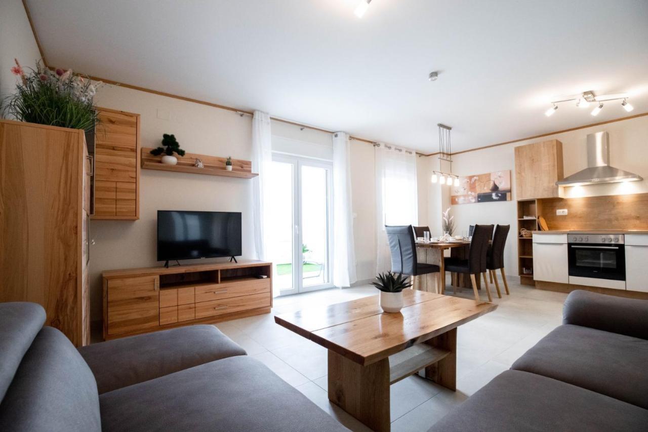 Beachfront Reiterer Villa V2 With Seaview 30 Meters From The Beach - Crowonder Luxury Rent Privlaka  Exterior foto