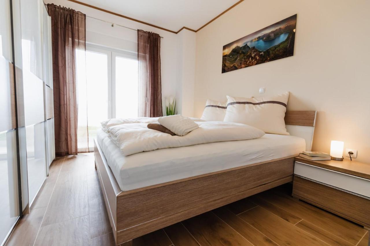 Beachfront Reiterer Villa V2 With Seaview 30 Meters From The Beach - Crowonder Luxury Rent Privlaka  Exterior foto